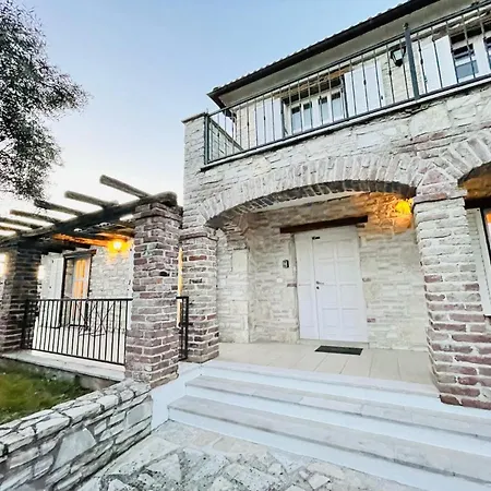 Liebevolle Camelina Mit Privatpool Villa