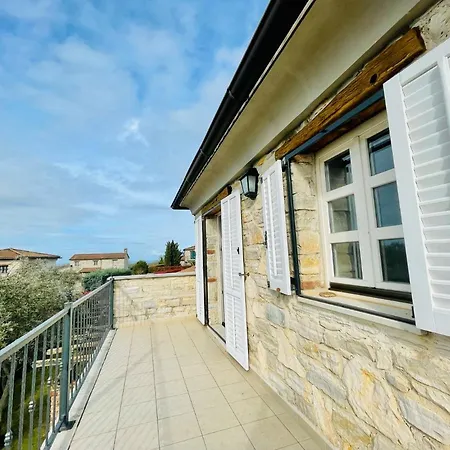 Liebevolle Camelina Mit Privatpool Villa *